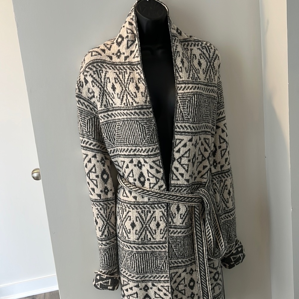 NWT DARK GREY/BEIGE AZTEC PATTERN LONG CARDIGAN
